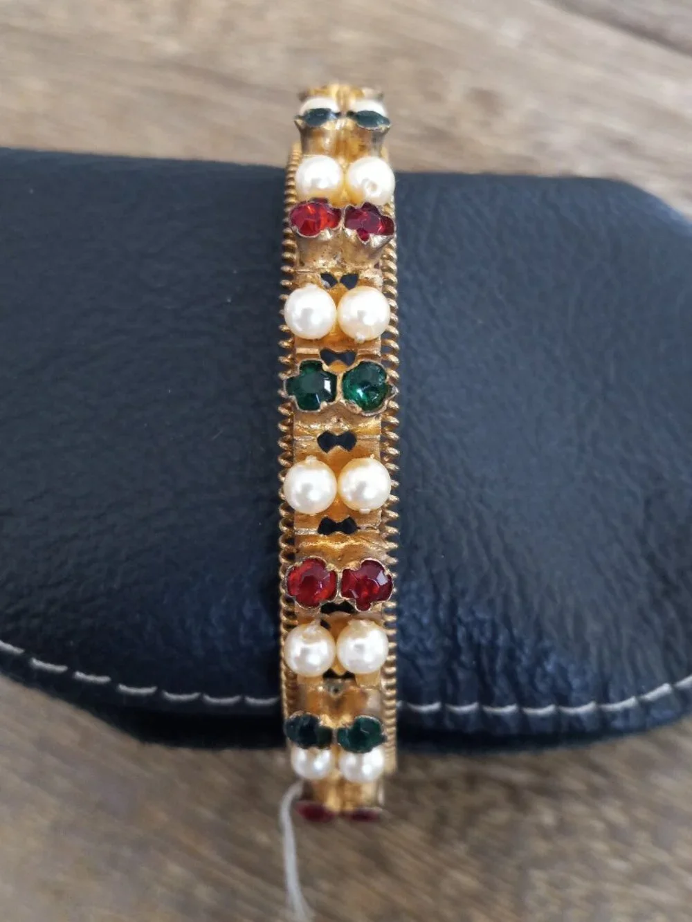 Vintag Ornate Florenza ? Goldtone Hinged Bangle Bracelet Faux Pearl Emerald Ruby